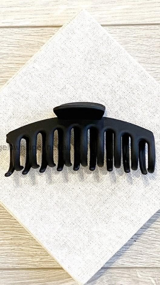 Regina Matte Claw Clip - Black